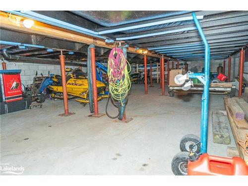 537 Spring Hill Road W, Burk'S Falls, ON - Indoor Photo Showing Garage