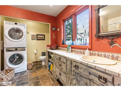 1032 Parallel Falls Lane, Minden Hills, ON - Indoor Photo Showing Laundry Room
