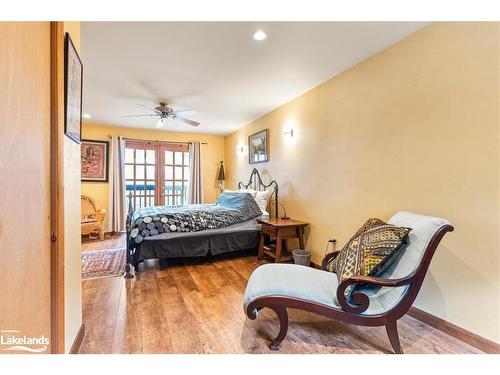 1032 Parallel Falls Lane, Minden Hills, ON - Indoor Photo Showing Bedroom