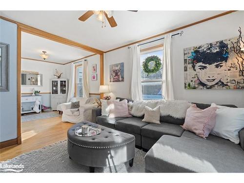 142 Shier Street, Bracebridge, ON - Indoor Photo Showing Living Room