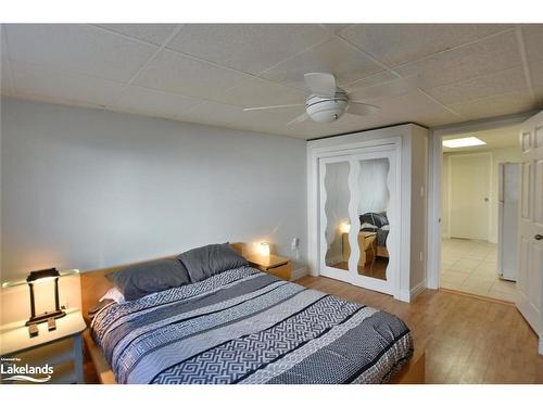 52 Downer Crescent, Wasaga Beach, ON - Indoor Photo Showing Bedroom