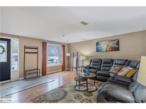 755 Birchwood Drive, Midland, ON - Indoor Photo Showing Living Room