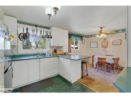 407 Ravensglen Crescent, Huntsville, ON - Indoor Photo Showing Kitchen With Double Sink