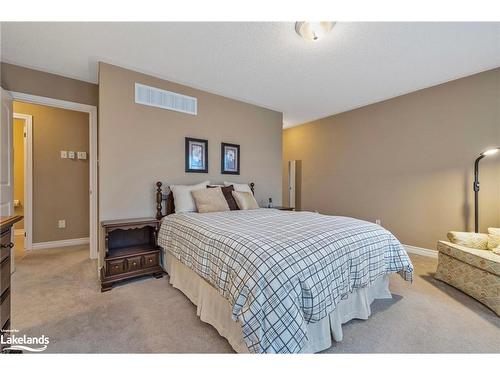 47 Whitfield Crescent, Elmvale, ON - Indoor Photo Showing Bedroom