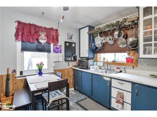 975 First Street S, Gravenhurst, ON - Indoor Photo Showing Kitchen
