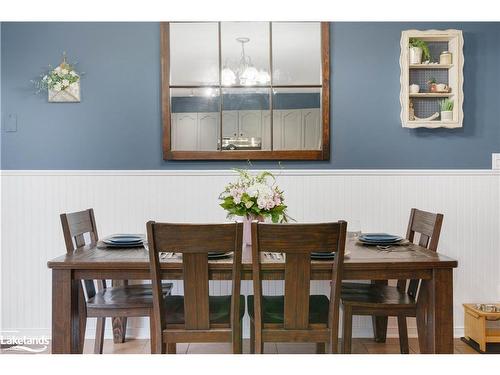 2292 Scythes Street, Stroud, ON - Indoor Photo Showing Dining Room