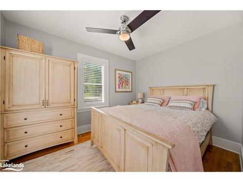 1645 Highway 518 East, Kearney, ON - Indoor Photo Showing Bedroom