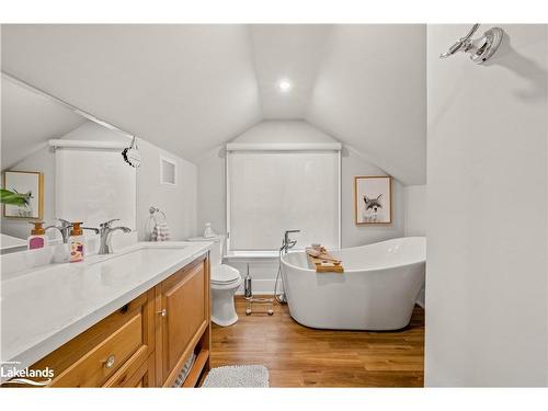 1645 Highway 518 East, Kearney, ON - Indoor Photo Showing Bathroom