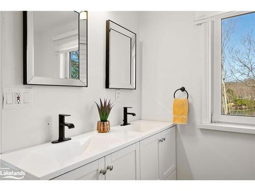 68 Pinewood Road, Mcdougall, ON - Indoor Photo Showing Bathroom