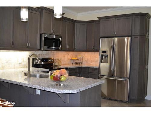 4 Jordan Lane, Huntsville, ON - Indoor Photo Showing Kitchen With Upgraded Kitchen