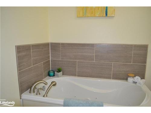 4 Jordan Lane, Huntsville, ON - Indoor Photo Showing Bathroom
