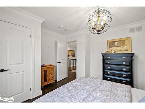 13 Portland Street, Collingwood, ON - Indoor Photo Showing Bedroom