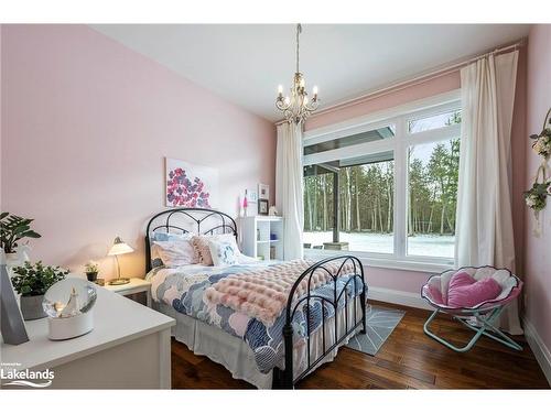 308286 Hockley Road, Mono, ON - Indoor Photo Showing Bedroom