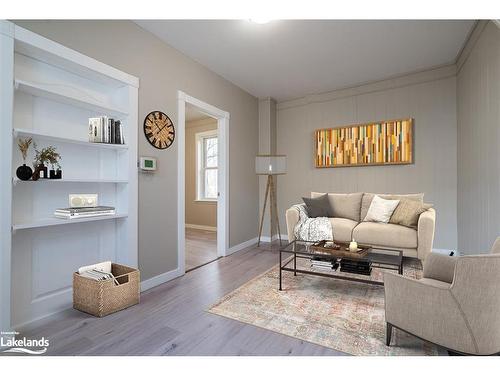 310 Hugel Avenue, Midland, ON - Indoor Photo Showing Living Room
