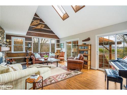 635017 Pretty River Road, The Blue Mountains, ON - Indoor Photo Showing Living Room