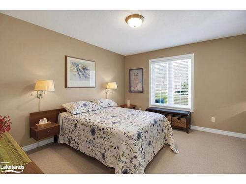 111 Meadow Lane, Wasaga Beach, ON - Indoor Photo Showing Bedroom