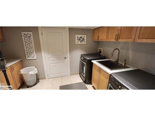 21 Trails End, Collingwood, ON - Indoor Photo Showing Kitchen