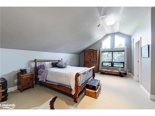 21 Trails End, Collingwood, ON - Indoor Photo Showing Bedroom
