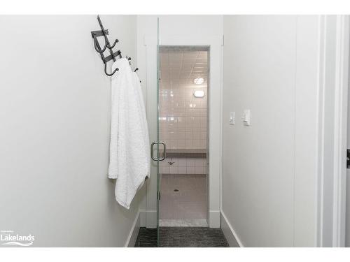 3 Robertson Court, Clearview, ON - Indoor Photo Showing Bathroom