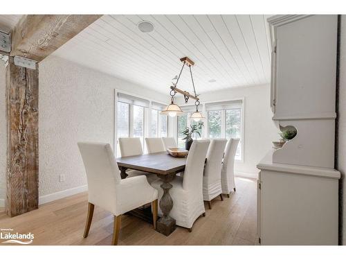 15 Newton Way, Clearview, ON - Indoor Photo Showing Dining Room