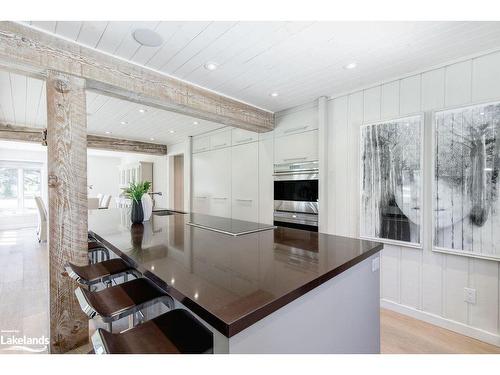 15 Newton Way, Clearview, ON - Indoor Photo Showing Kitchen