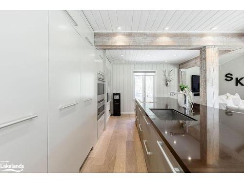 15 Newton Way, Clearview, ON - Indoor Photo Showing Kitchen