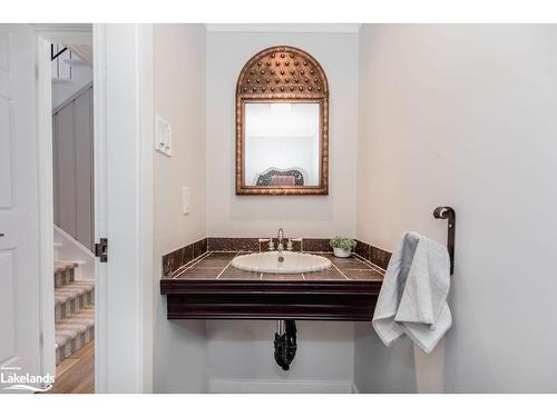 15 Newton Way, Clearview, ON - Indoor Photo Showing Bathroom