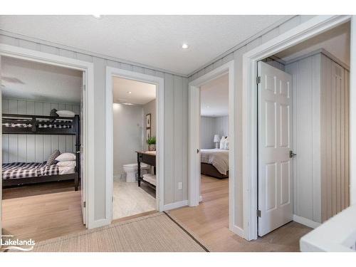 15 Newton Way, Clearview, ON - Indoor Photo Showing Bedroom