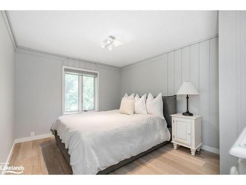 15 Newton Way, Clearview, ON - Indoor Photo Showing Bedroom