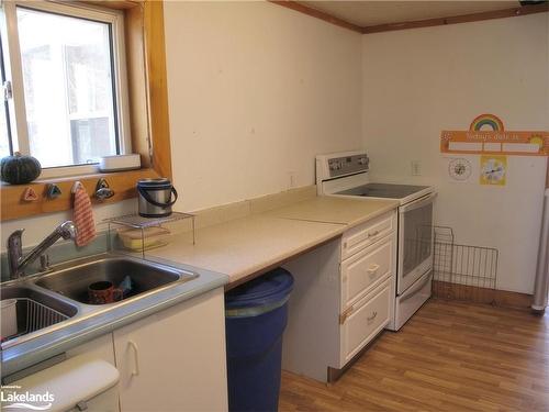 180 Wagner Street, Gravenhurst, ON - Indoor Photo Showing Kitchen With Double Sink