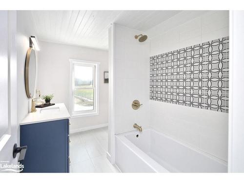 318 St Vincent Street, Meaford, ON - Indoor Photo Showing Bathroom