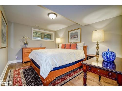 109 Grand Cypress Lane, The Blue Mountains, ON - Indoor Photo Showing Bedroom