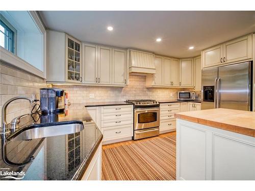 109 Grand Cypress Lane, The Blue Mountains, ON - Indoor Photo Showing Kitchen