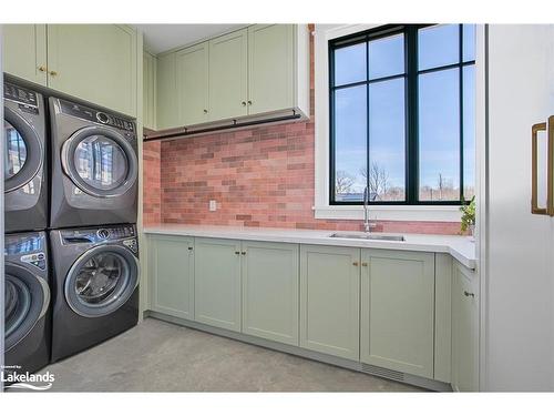 3524 Isla Way, Port Severn, ON - Indoor Photo Showing Laundry Room