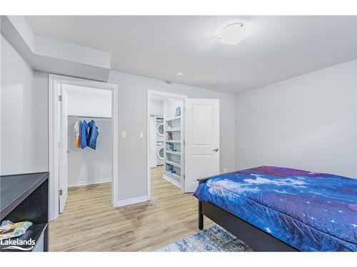 74 Robert Street S, Wasaga Beach, ON - Indoor Photo Showing Bedroom