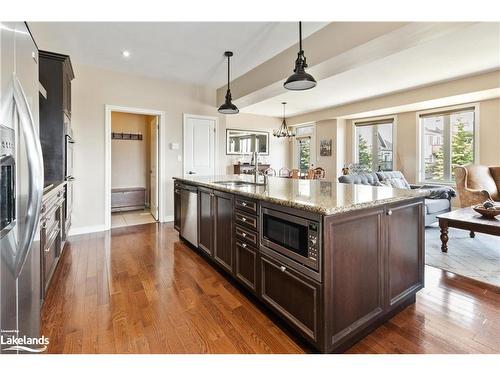 108 Comet Lane, The Blue Mountains, ON - Indoor Photo Showing Kitchen