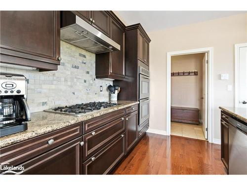 108 Comet Lane, The Blue Mountains, ON - Indoor Photo Showing Kitchen With Upgraded Kitchen