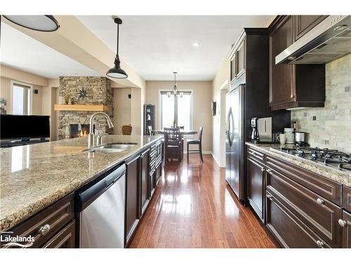 108 Comet Lane, The Blue Mountains, ON - Indoor Photo Showing Kitchen With Upgraded Kitchen