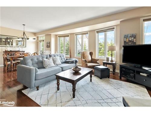 108 Comet Lane, The Blue Mountains, ON - Indoor Photo Showing Living Room