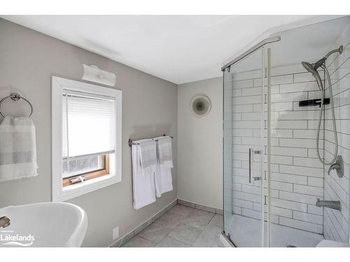 125 River Road E, Wasaga Beach, ON - Indoor Photo Showing Bathroom