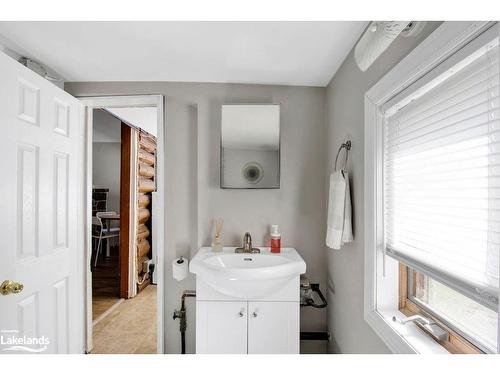 125 River Road E, Wasaga Beach, ON - Indoor Photo Showing Kitchen