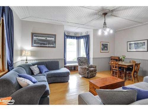 2434 Old Muskoka Road, Huntsville, ON - Indoor Photo Showing Living Room