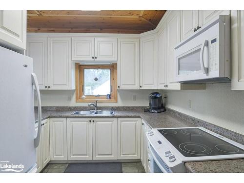 2434 Old Muskoka Road, Huntsville, ON - Indoor Photo Showing Kitchen With Double Sink
