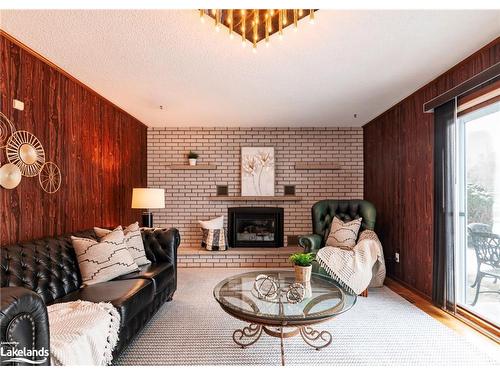 1638 Chester Drive, Caledon, ON - Indoor Photo Showing Living Room With Fireplace