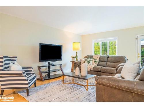645 River Road E, Wasaga Beach, ON - Indoor Photo Showing Living Room