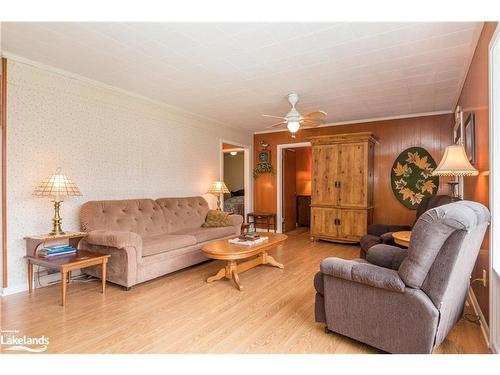 1070 Cowbell Lane, Gravenhurst, ON - Indoor Photo Showing Living Room
