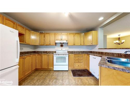 20 Birchwood Court, Meaford, ON - Indoor Photo Showing Kitchen With Double Sink