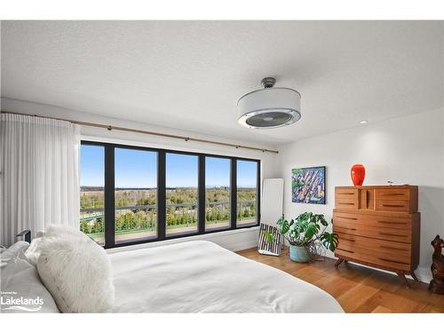 6398 Second Line, Fergus, ON - Indoor Photo Showing Bedroom