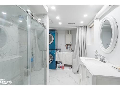 324 Ecclestone Drive, Bracebridge, ON - Indoor Photo Showing Bathroom