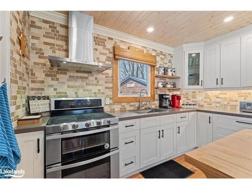 4478 Southwood Road, Torrance, ON - Indoor Photo Showing Kitchen